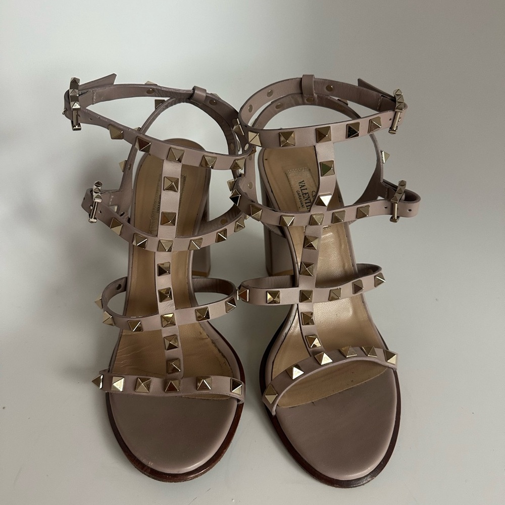 Valentino Garavani Studded Heels - Light Brown
